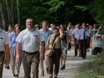 Uroczystość z okazji utworzenia 99 rezerwatu w wjewództwie łódzkim -rezerwatu przyrody 'Janinowski Starodrzew Bukowy im. Hieronima Andrzejewskiego